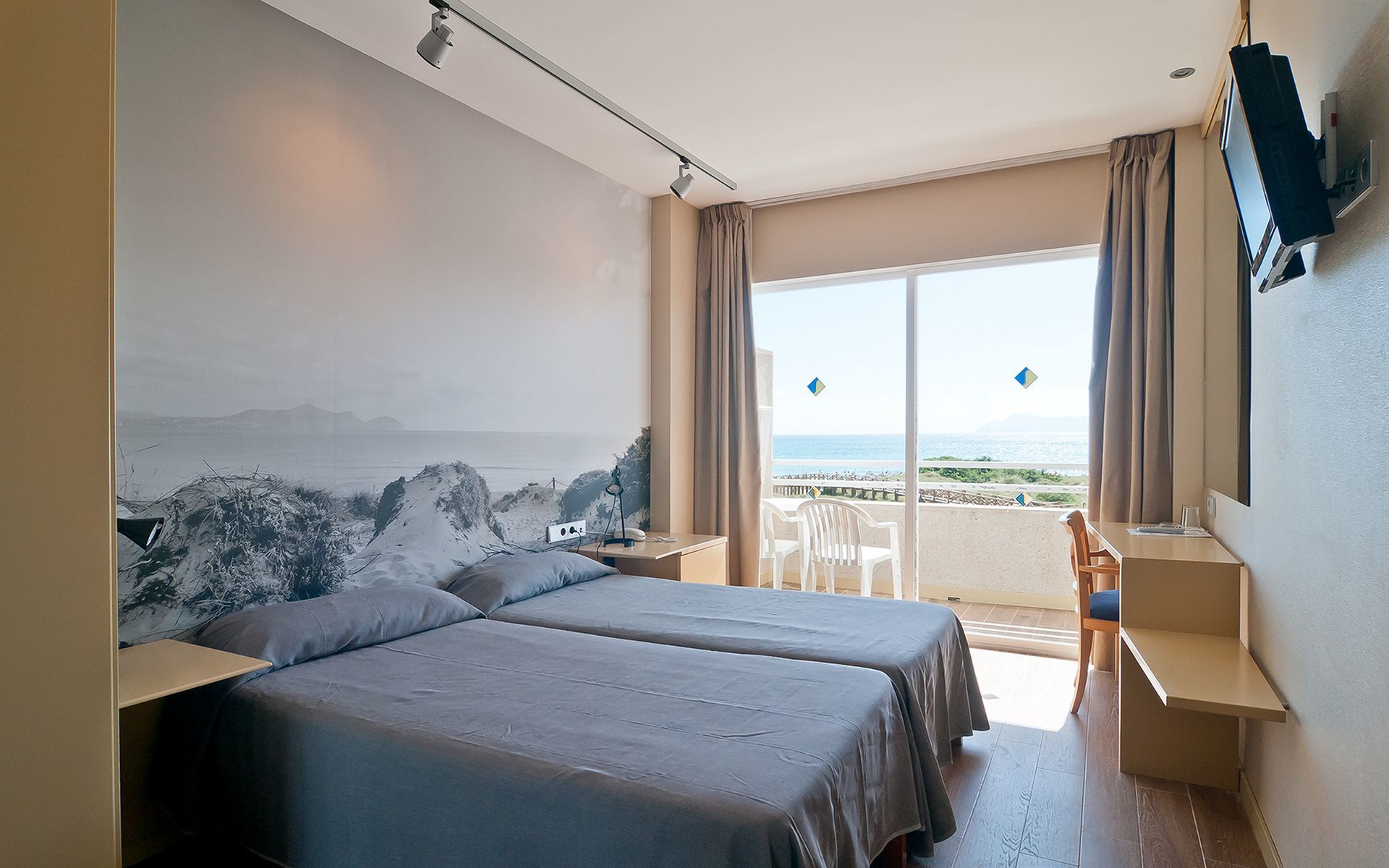 Aparthotel Eix Platja Daurada 4*